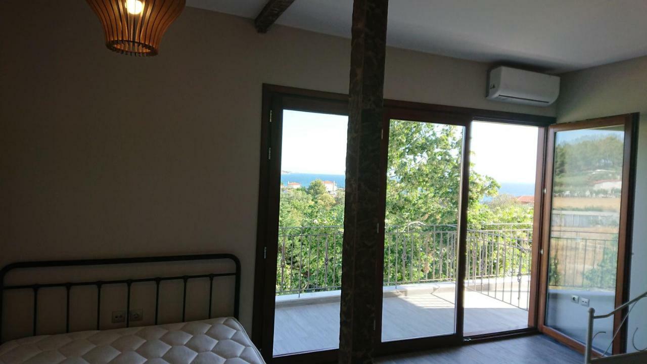 Stone House With Seaview Appartement Nea Poteidaia Buitenkant foto