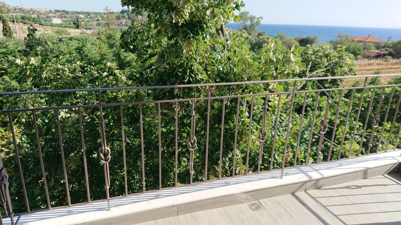 Stone House With Seaview Appartement Nea Poteidaia Buitenkant foto