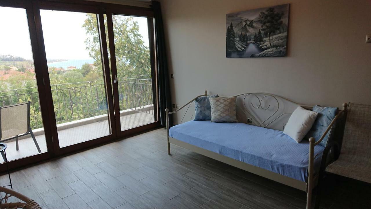 Stone House With Seaview Appartement Nea Poteidaia Buitenkant foto